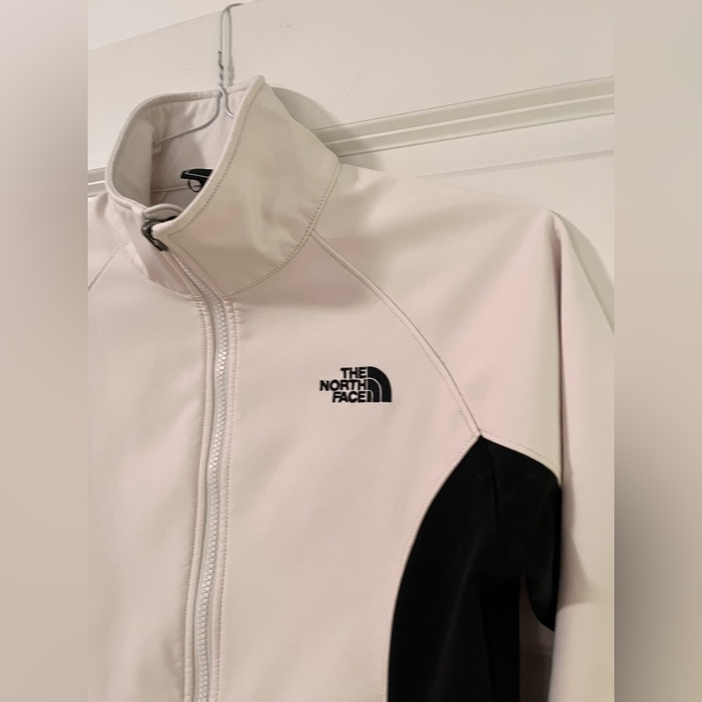 North Face White Lightweight Lined Shell Jacket. … - image 5